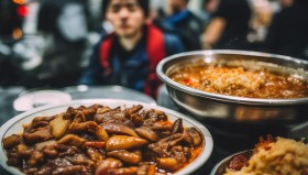 韩国饮食与中韩饮食差异下的文化适应：从泡菜到方便食品的思乡之旅